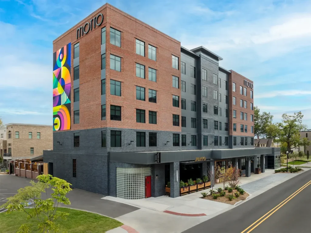 Motto Hotel Exterior